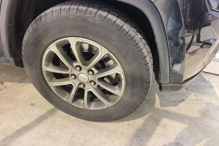 Used Jeep Grand Cherokee 2014 3.0TD Diesel Comfort Navigation Version Exterior 7