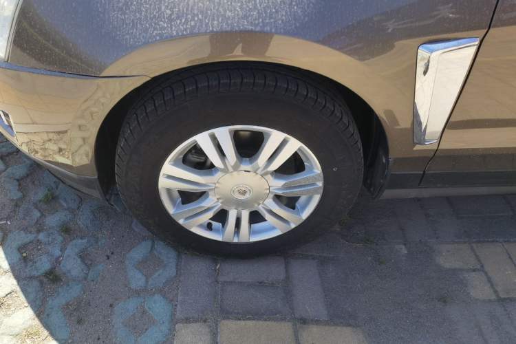 Used Cadillac SRX 2015 3.0L Comfort Version Left Front Wheel Hub