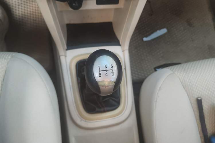 Used Chery Fengyun 2 2015 1.5L Manual New Edition Gear Lever