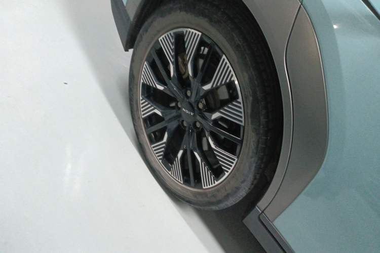 Used AION Y 2022 70 Tech Edition Lithium Iron Phosphate
