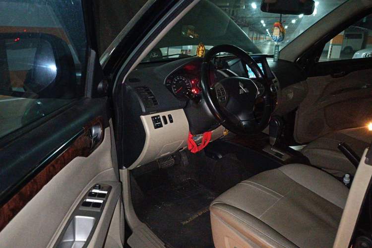 Used Mitsubishi Pajero Sport 2013 3.0L Automatic Two-Wheel Drive Luxury Edition Driver Seat