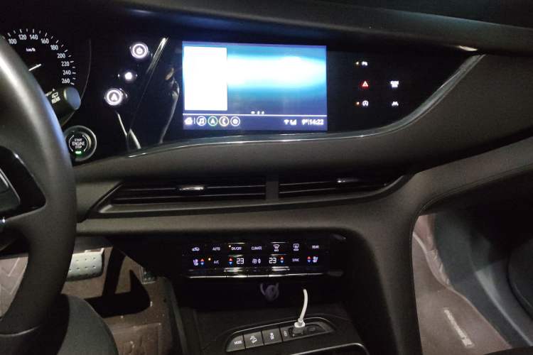 Used Buick Enclave 2020 28T Four-Wheel Drive Prestige Version Audio And AC Panel