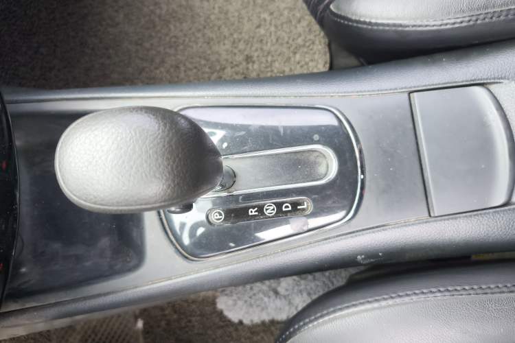 Used Nissan Tiida 2013 1.6L CVT Cool Cafe Edition Gear Lever