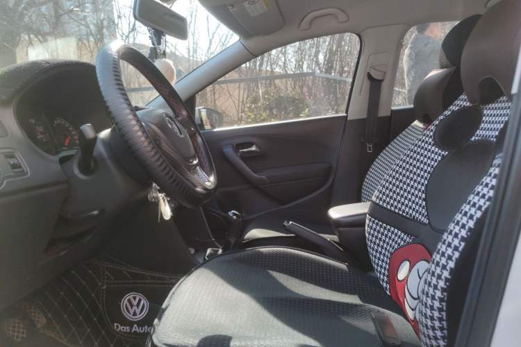 Used Volkswagen Polo 2016 1.4L Manual Fashion Model