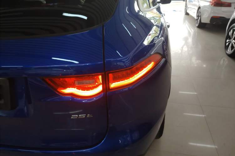 Used Jaguar F-PACE 2018 2.0T Two-Wheel Drive Urban Deluxe Edition
