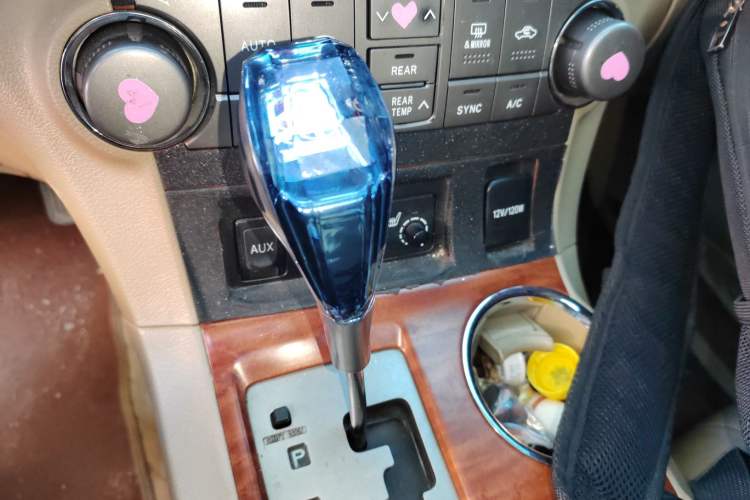 Used Toyota Highlander 2011 2.7L Two-Wheel Drive 7-Seater Supreme Edition Gear Lever