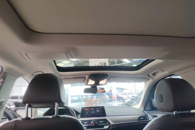 Used BMW 5 Series 2019 Facelifted 530Li Leading Edition Luxury Package