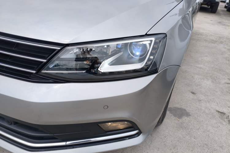 Used Volkswagen Sagitar 2017 230TSI Automatic Luxury Edition Left Front Headlight