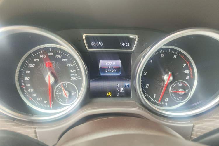 Used Mercedes-Benz GLE 2018 GLE 320 4MATIC Dynamic Edition Collector's Edition Odometer Close Up