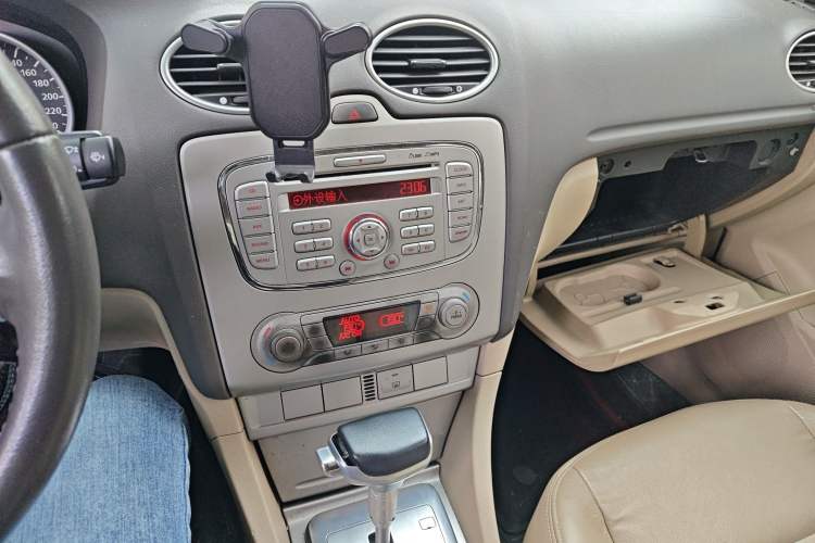 Used Ford Focus 2013 Hatchback Classic 1.8L Automatic Fashion Edition
