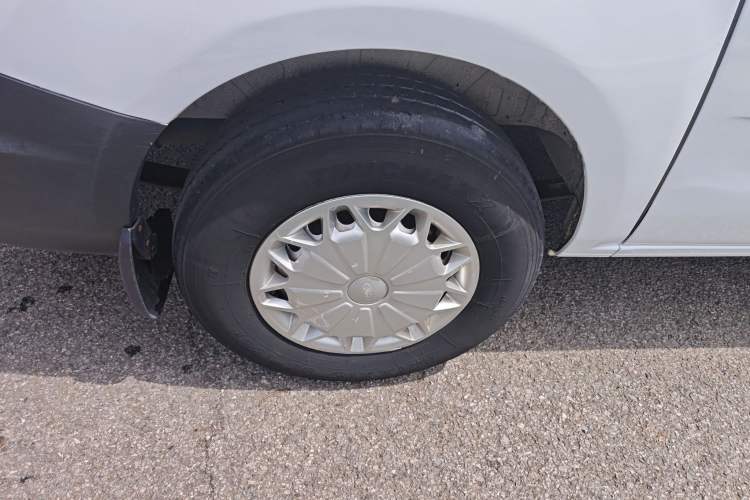 Used Ford Transit 2017 2.0T Diesel Multi-Purpose Commercial Vehicle Short Wheelbase Low Roof China V Standard