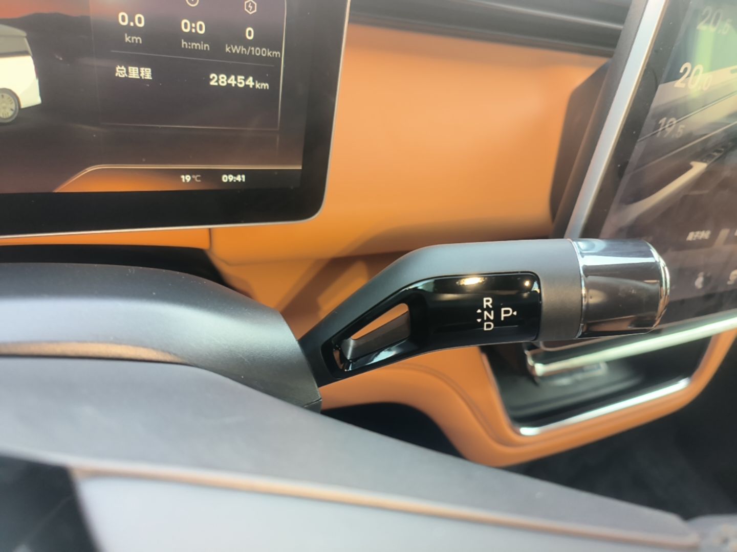 Geely Galaxy LEVC L380 2024 140-Degree 6-Seater All-Wheel-Drive Ultra — снимка 18