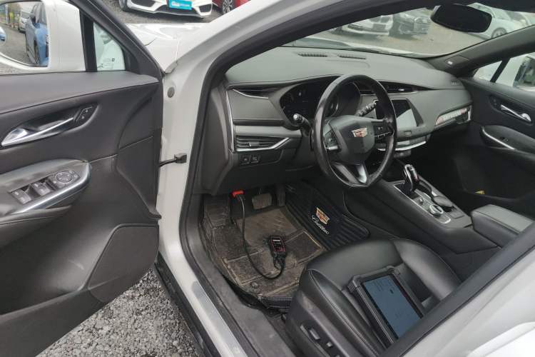 Used Cadillac XT4 2020 28T Two-Wheel-Drive Leading Version
