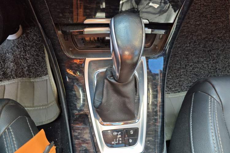 Used Citroen C5 2014 2.0L Automatic Luxury Edition Gear Lever