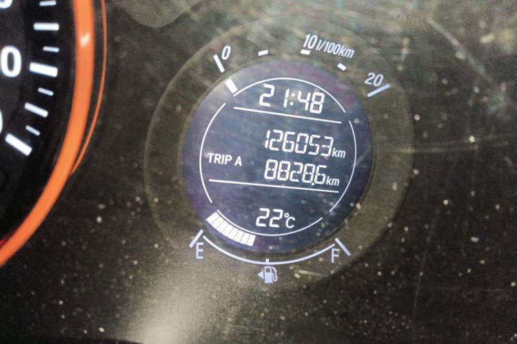 Used Honda Vezel 2017 1.5L CVT 2WD Comfort Model Odometer Close Up