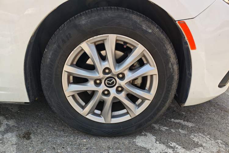 Used Mazda Mazda 3 Axela 2016 Sedan 1.5L Automatic Luxury Model
