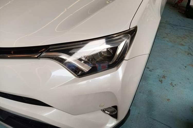 Used Toyota RAV4 2016 2.5L Automatic 4x4 Elite Edition Left Front Headlight