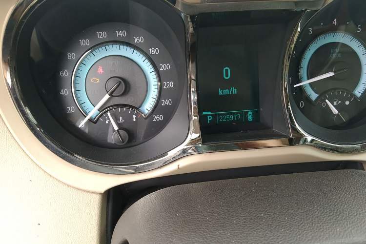 Used Buick LaCrosse 2011 2.4L SIDI Elegant Edition Odometer Close Up