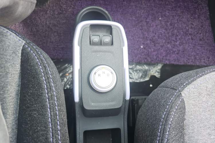 Used Chery QQ Ice Cream 2022 170km Sundae Phosphate Lithium-Ion Gear Lever