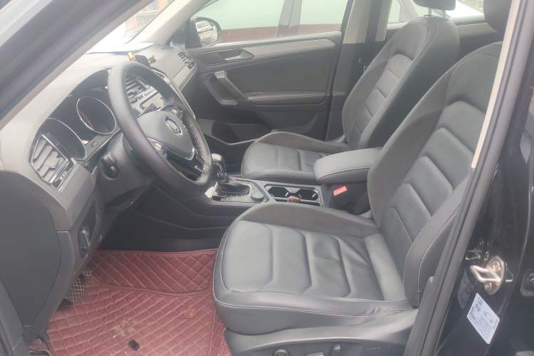 Used Volkswagen Tiguan L 2019 380TSI Automatic All-Wheel Drive Luxury Edition with 7 Seats China VI Standard Left Front Seat