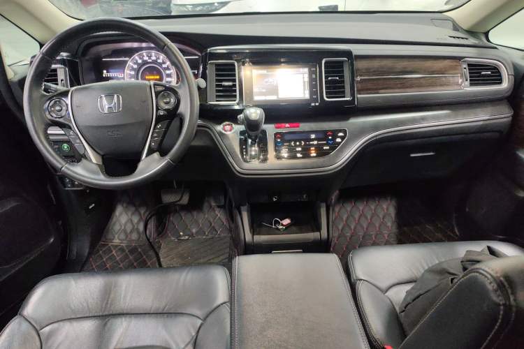 Used Honda Elysion 2016 2.4L Supreme Edition Center Console