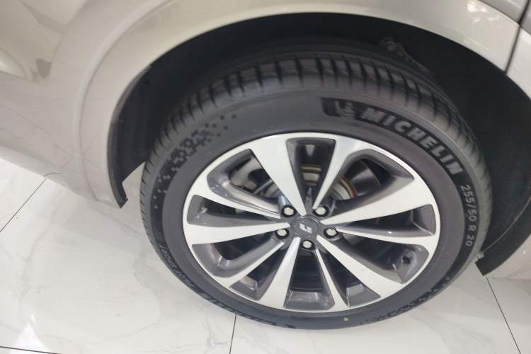 Used Li Auto ONE 2021 Extended-Range 6-Seater Version Right Rear Wheel Hub