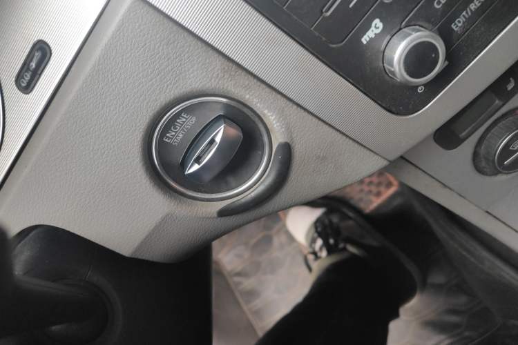 Used Volkswagen Magotan 2011 1.8TSI DSG Comfort Model Vehicle Key