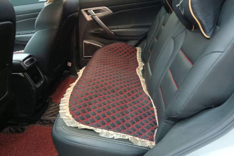 Used Geely Auto Emgrand X7 Sport 2018 1.8TD Automatic Two-Wheel Drive ZhiZun Model with 4G Connectivity Left Rear Seat