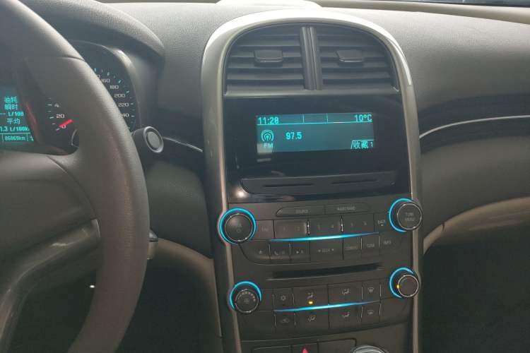 Used Chevrolet Malibu 2014 2.0L Automatic Comfort Edition Audio And AC Panel