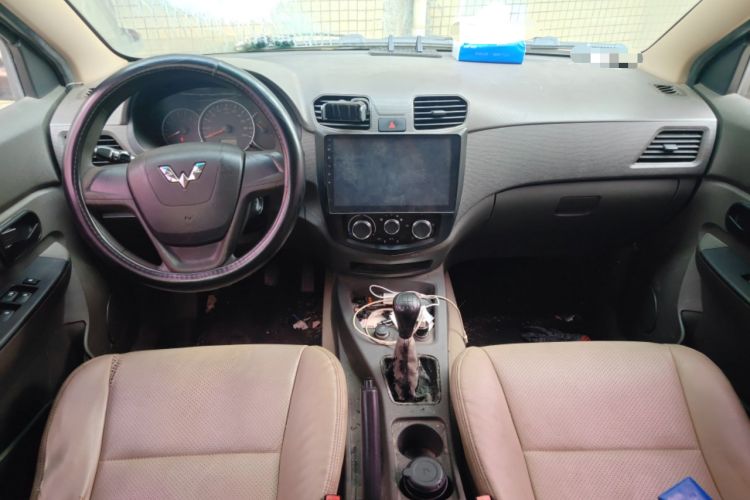 Used Wuling Hongguang 2016 1.5L S Comfort Version Center Console