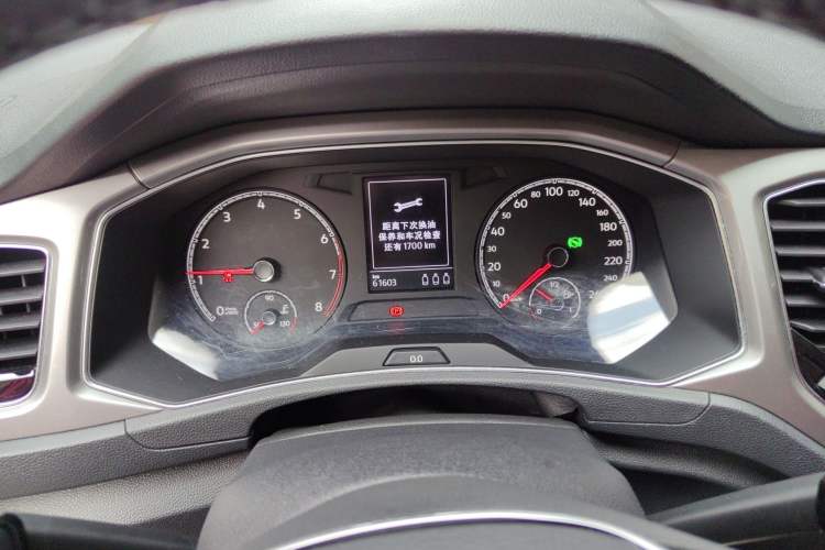 Used Volkswagen T-ROC 2019 230TSI DSG Two-Wheel-Drive Advanced Version China VI Standard Instrument Cluster