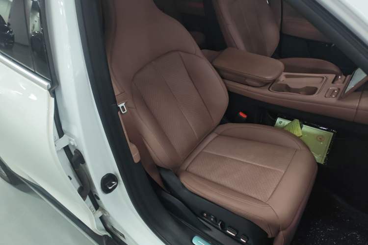 Used Nio EC6 2024 100 kWh Right Front Seat