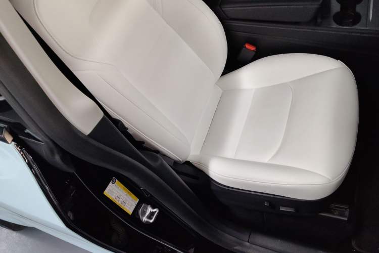 Used Tesla Model Y 2022 Long-Range All-Wheel-Drive Version
