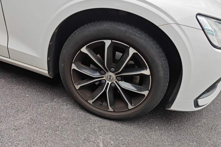 Used Volvo S60 2020 T4 Zhiyi Luxury Edition Right Front Wheel Hub