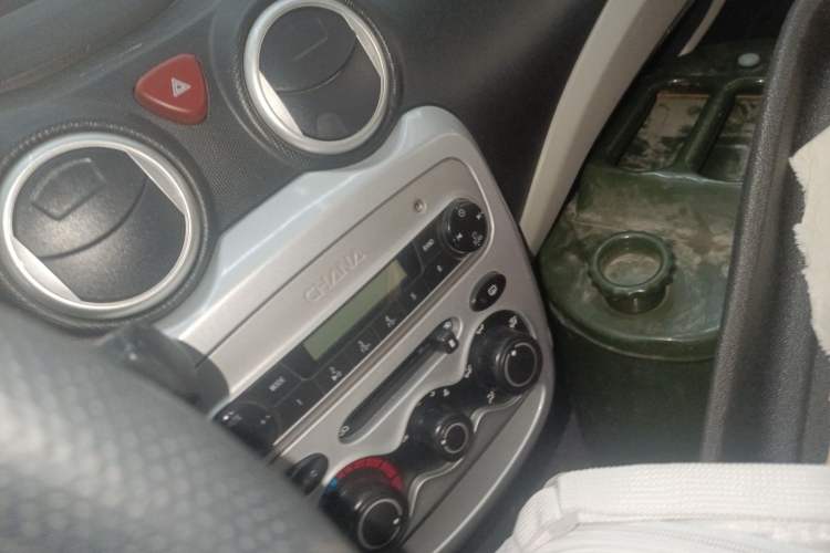 Used CHANGAN Benni mini 2012 1.0L Manual Fashion Edition China IV Standard Audio And AC Panel