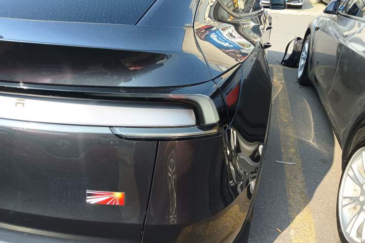 Used Tesla Model Y 2025 Long-Range All-Wheel-Drive Version
