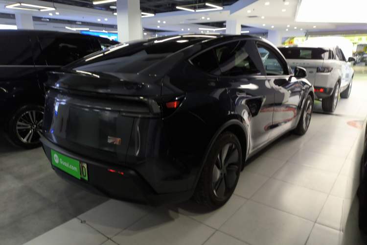 Used Tesla Model Y 2025 Long-Range All-Wheel Drive First Edition