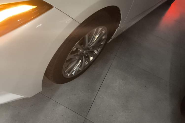 Used Toyota Avalon 2022 Dual-Engine 2.5L XLE Premium Edition Left Front Wheel Hub