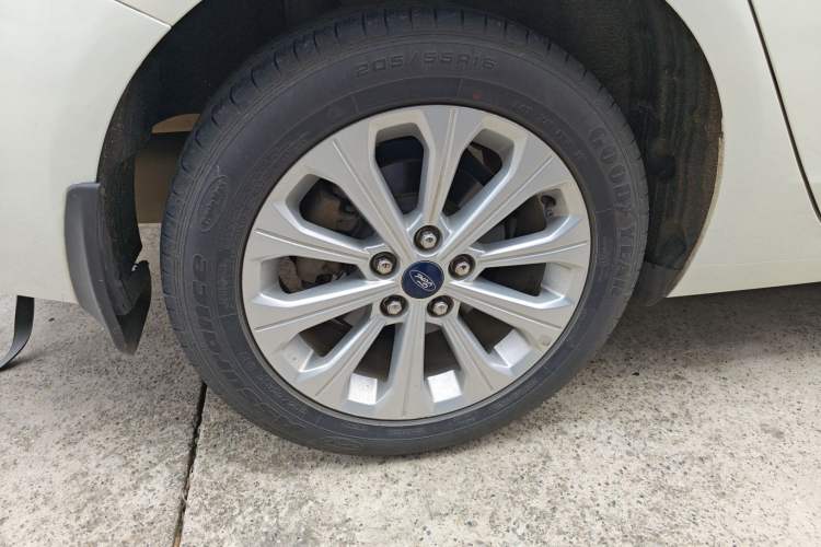 Used Ford Escort 2015 1.5L Automatic Fashion Model
