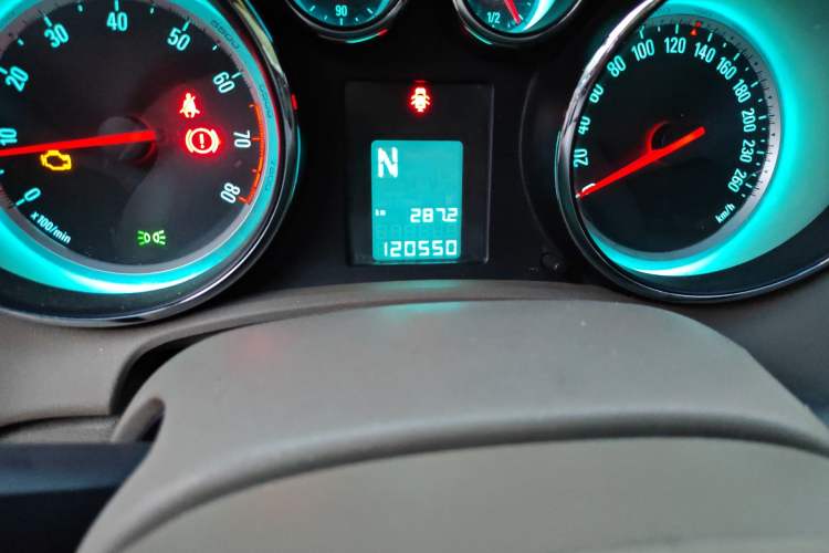 Used Buick GT 2013 GT 1.6L Automatic Fashion Edition Odometer Close Up