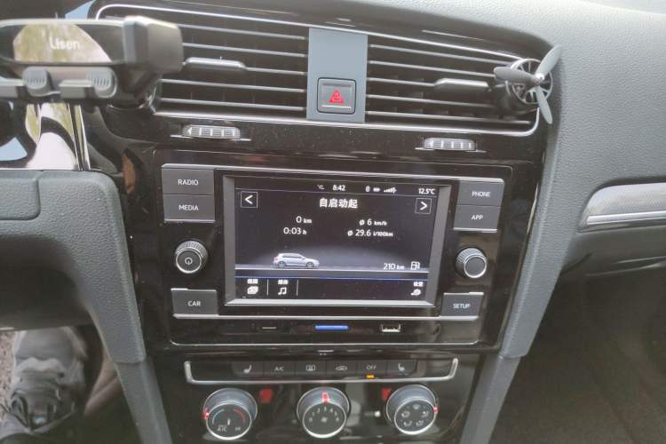 Used Volkswagen Golf 2018 280TSI Automatic R-Line Model Audio And AC Panel