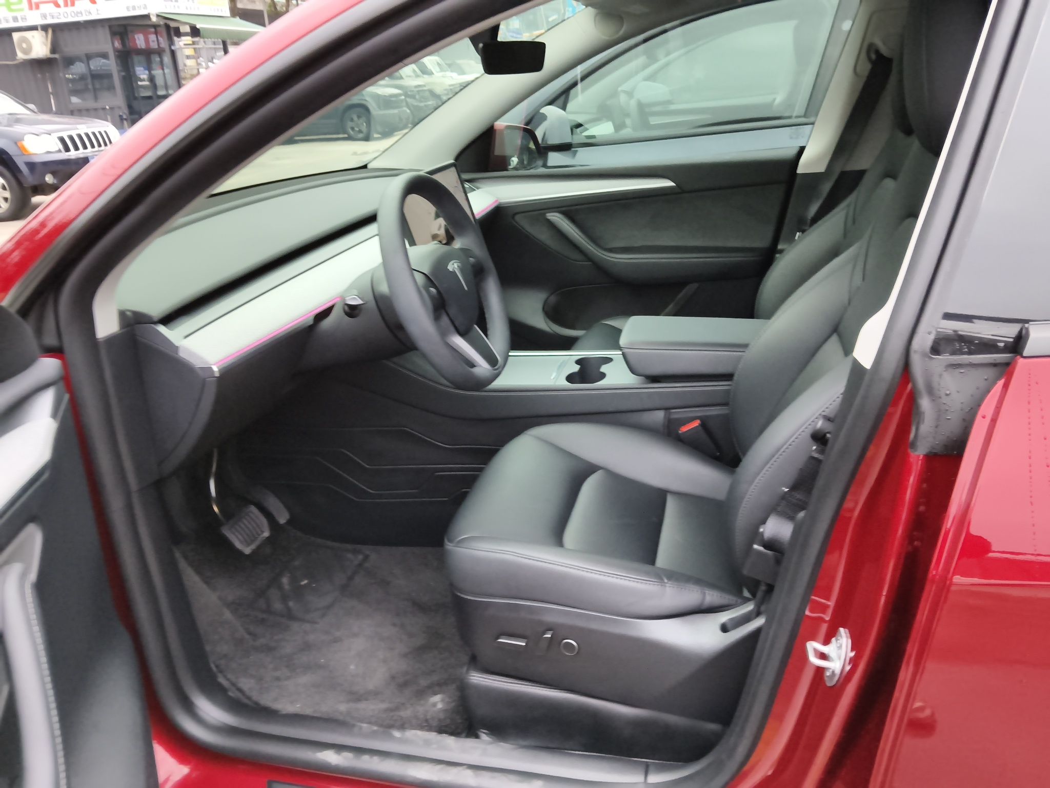 المقاعد الأمامية داخل السيارة