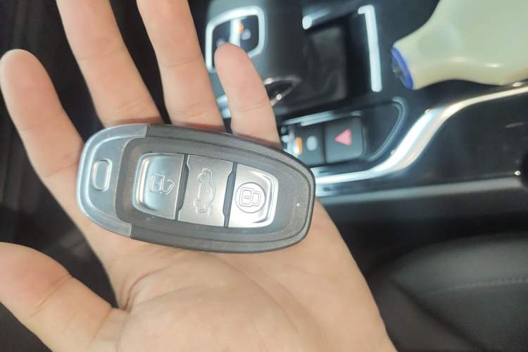 Used Hongqi E-QM5 2022 431 km Charge & Enjoy Edition