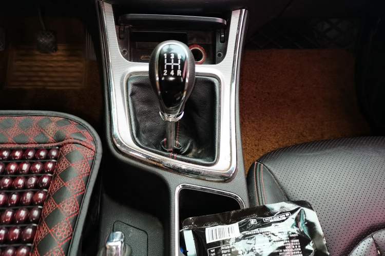 Used Baojun 560 2015 1.8L manual luxury version