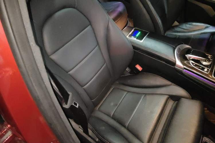 Used Mercedes-Benz GLC 2018 Facelift GLC 260 4MATIC Luxury Edition Right Front Seat