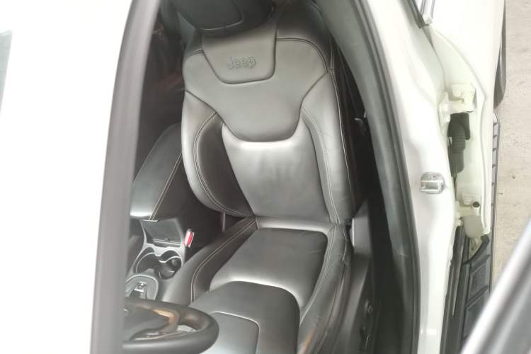 Used Jeep Cherokee 2016 2.4L Leading Edition
