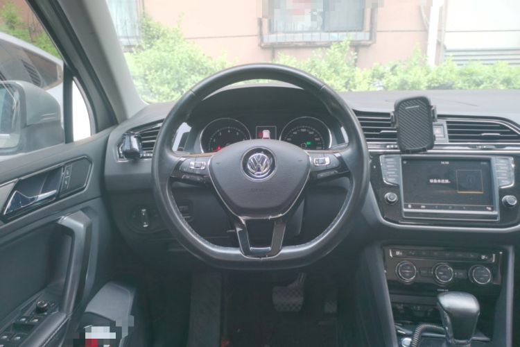 Used Volkswagen Tiguan L 2017 330TSI Automatic Two-Wheel Drive Luxury Edition Steering Wheel