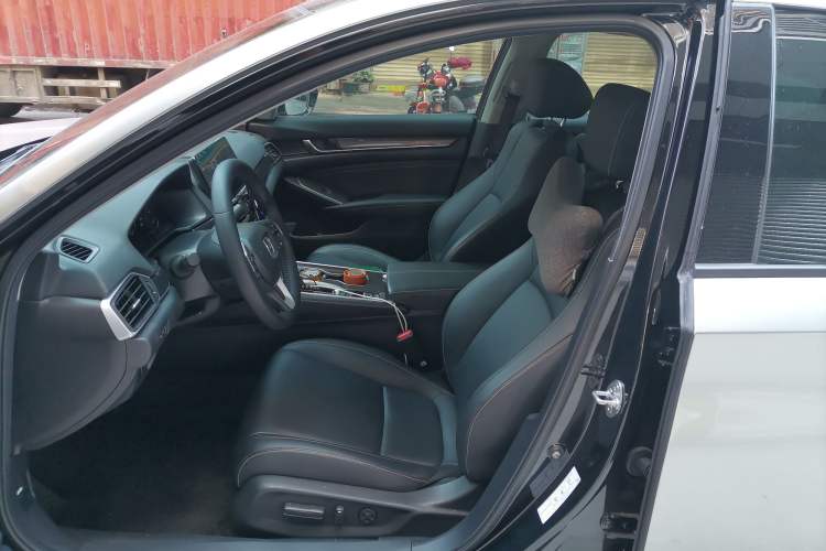 Used Honda Accord 2022 260TURBO Phantom Night · Prestige Edition Left Front Seat