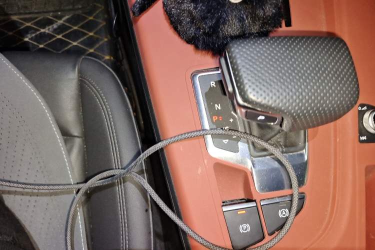 Used Audi A5 2021 Sportback 40 TFSI Stylish and Elegant Model Gear Lever