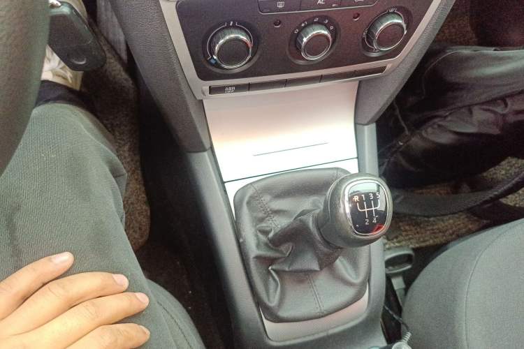 Used Skoda Octavia 2015 Classic Model 1.6L Manual Eado Version